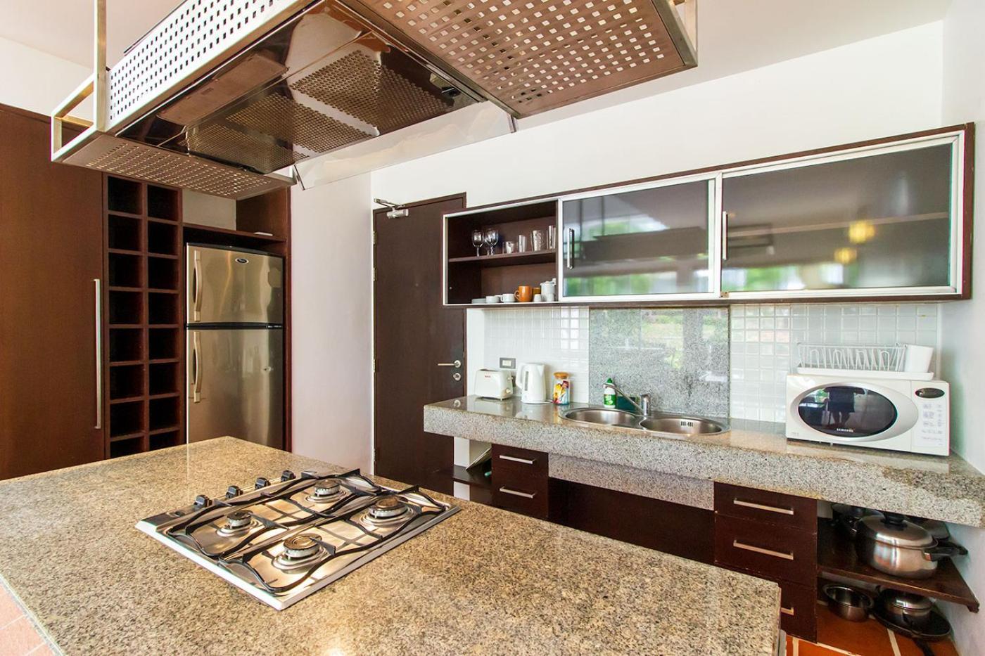 Kamala Hills Serviced Apartments Szoba fotó